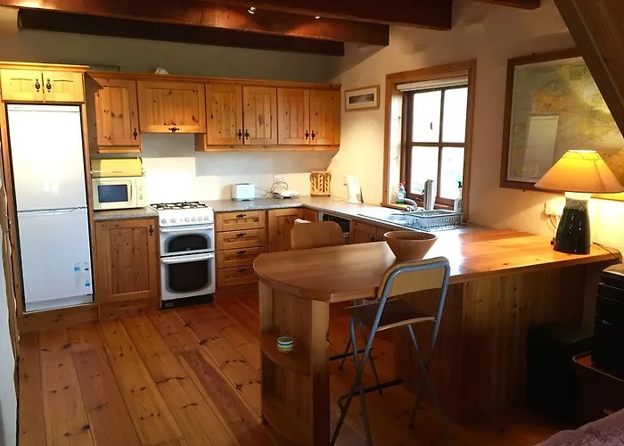Cedar Boathouse Overlookng Baltimore, West Cork & Islands *